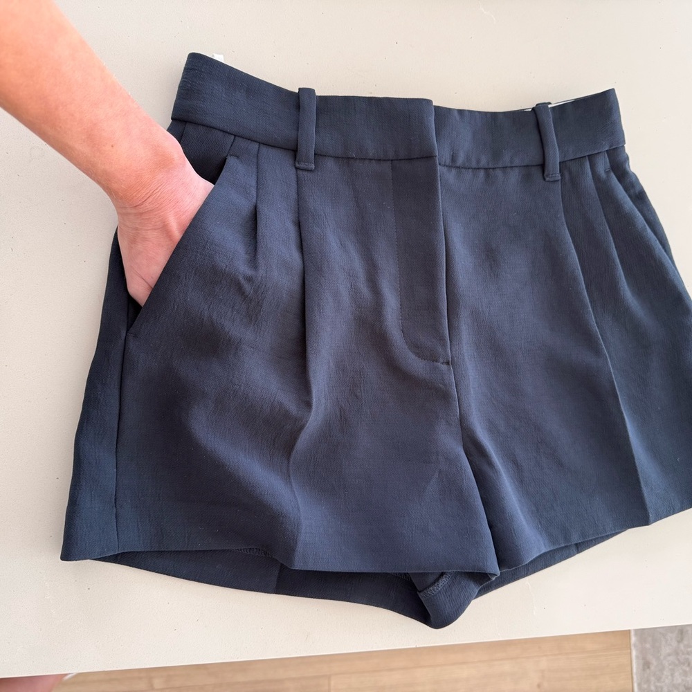 NWOT Aritzia Effortless Shorts - Mini Crepette | Size 2 - Picture 6 of 15